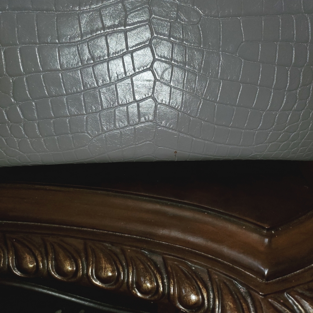 SOLD Yves Saint Laurent Baby Sac de jour croc embossed bag - Picture 7 of 15
